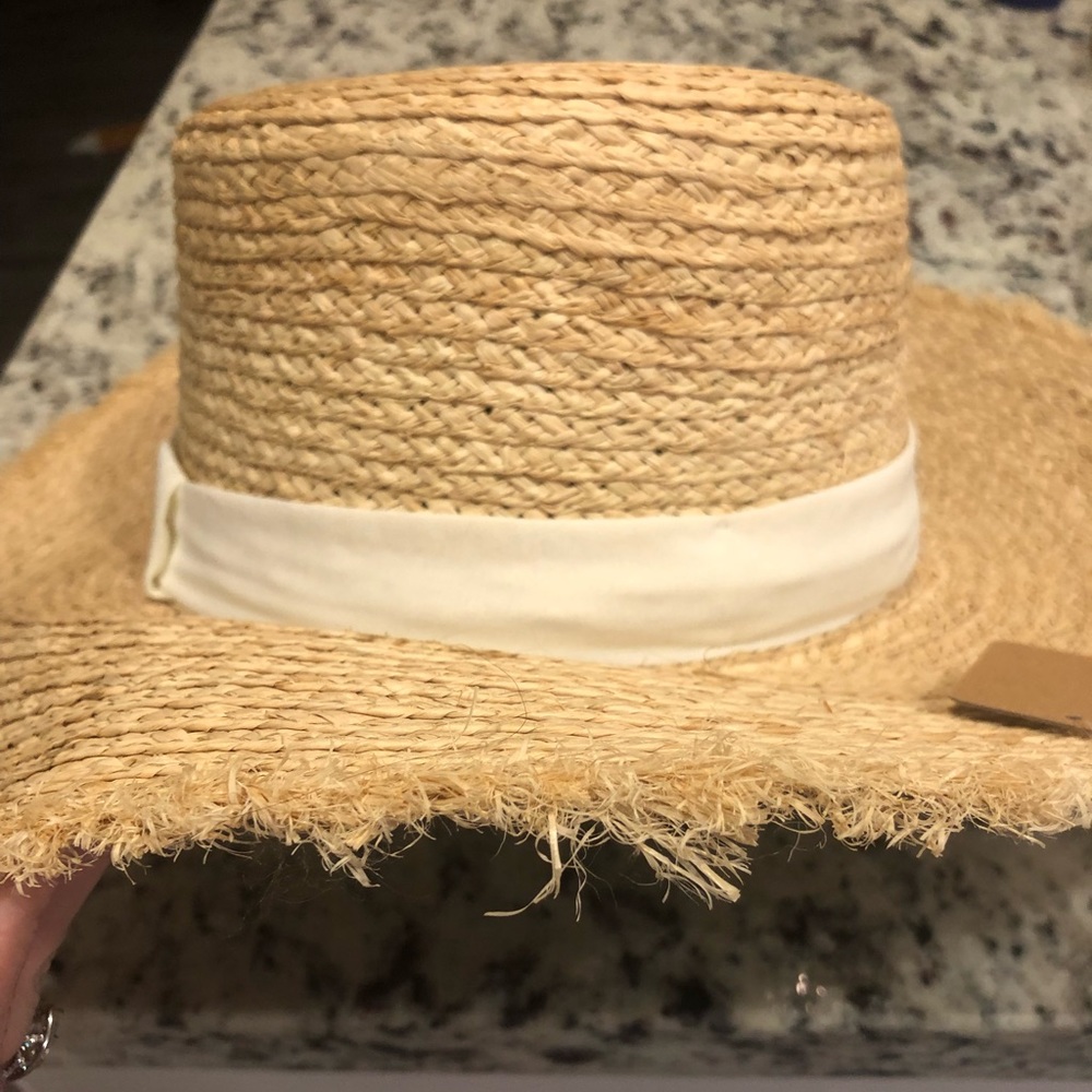 Straw beach hat - Picture 2 of 3